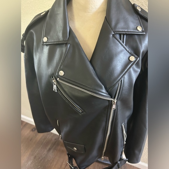 Women’s Zara, faux, leather, black jacket, front zip up sleeve zip, belt  size M - Picture 6 of 7